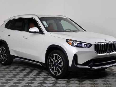 Used 2025 BMW X1 xDrive28i w/ Premium Package image 3