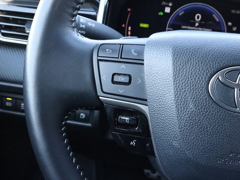 Used 2025 Toyota Camry SE image 25