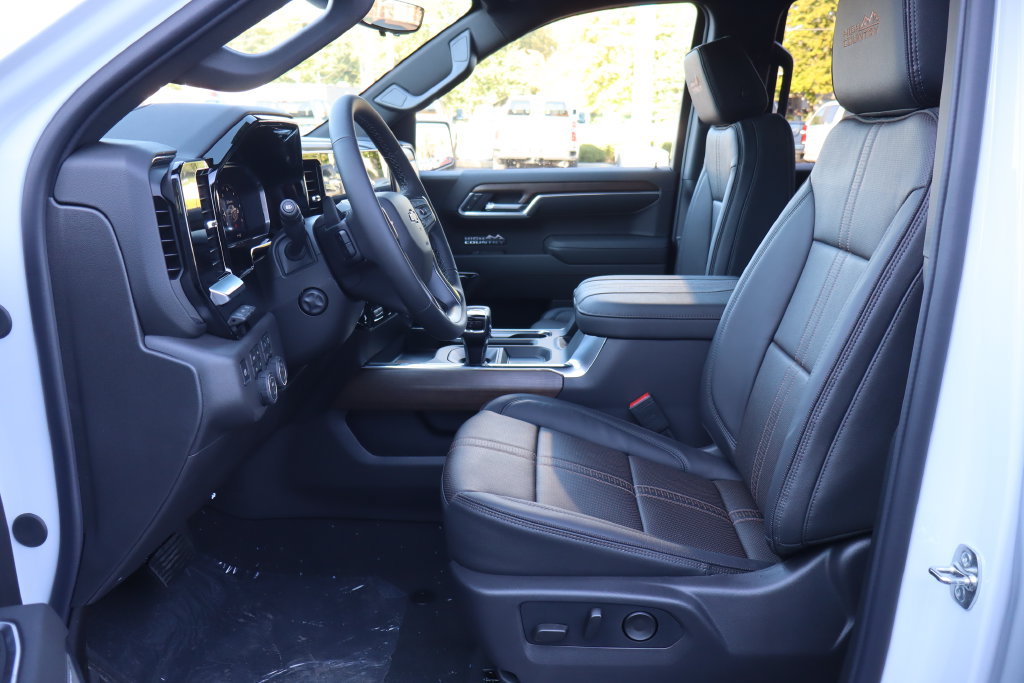 New 2026 Chevrolet Silverado 1500 High Country w/ Technology Package AWD/4WD image 6