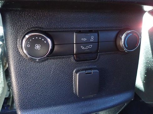 Used 2018 Ford Explorer XLT w/ Equipment Group 202A image 11