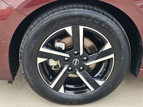 Used 2024 Nissan Sentra SV FWD image 13