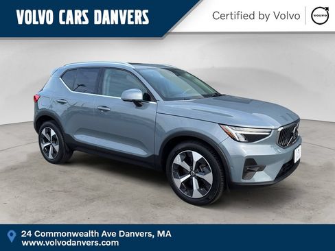 Used 2023 Volvo XC40 B5 Plus w/ Driver Assist Package AWD/4WD image 1