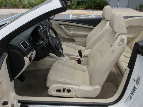 Used 2011 Volkswagen Eos Komfort FWD image 9