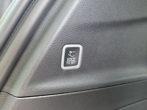 New 2027 Chrysler Pacifica Select FWD image 17