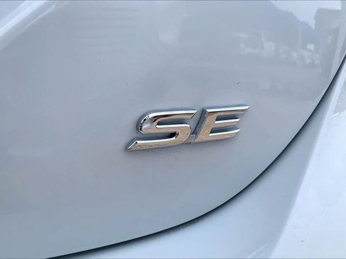 Used 2023 Toyota Camry SE FWD image 10