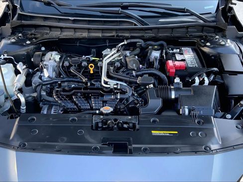 Used 2025 Nissan Altima 2.5 SV FWD image 32