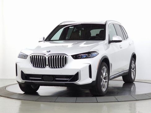 Used 2026 BMW X5 xDrive40i w/ Parking Assistance Package AWD/4WD image 3