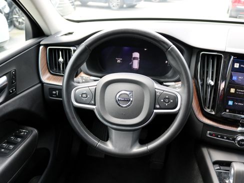 Used 2022 Volvo XC60 B5 Momentum image 29