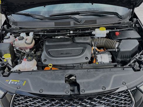 Used 2024 Chrysler Pacifica Select image 32