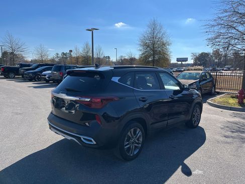 Used 2023 Kia Seltos S w/ Navigation Package image 8