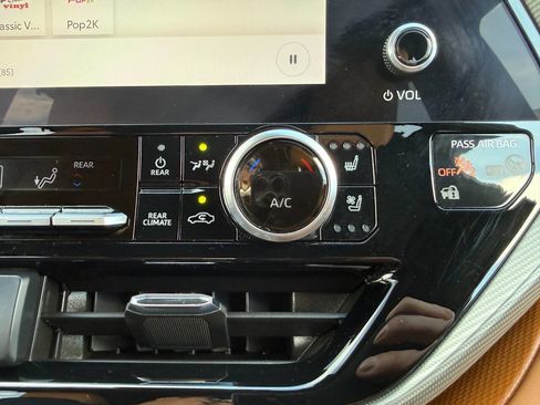 Used 2024 Toyota Highlander Platinum image 44