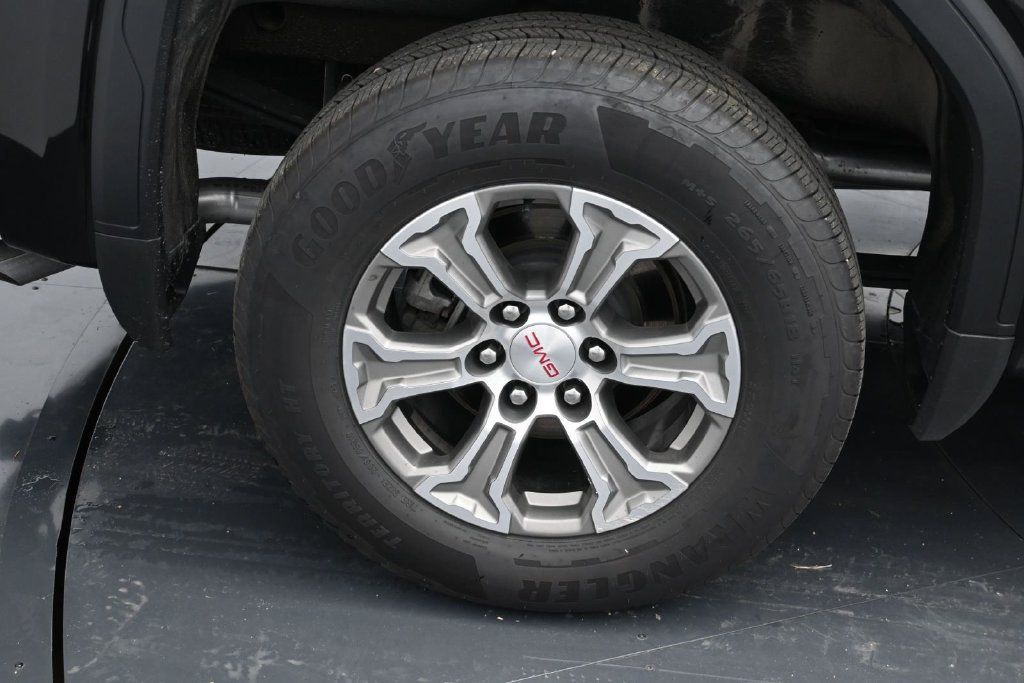 Used 2025 GMC Sierra 1500 SLT RWD image 16