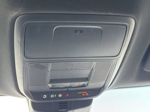 Used 2026 Chevrolet Traverse LT FWD image 25