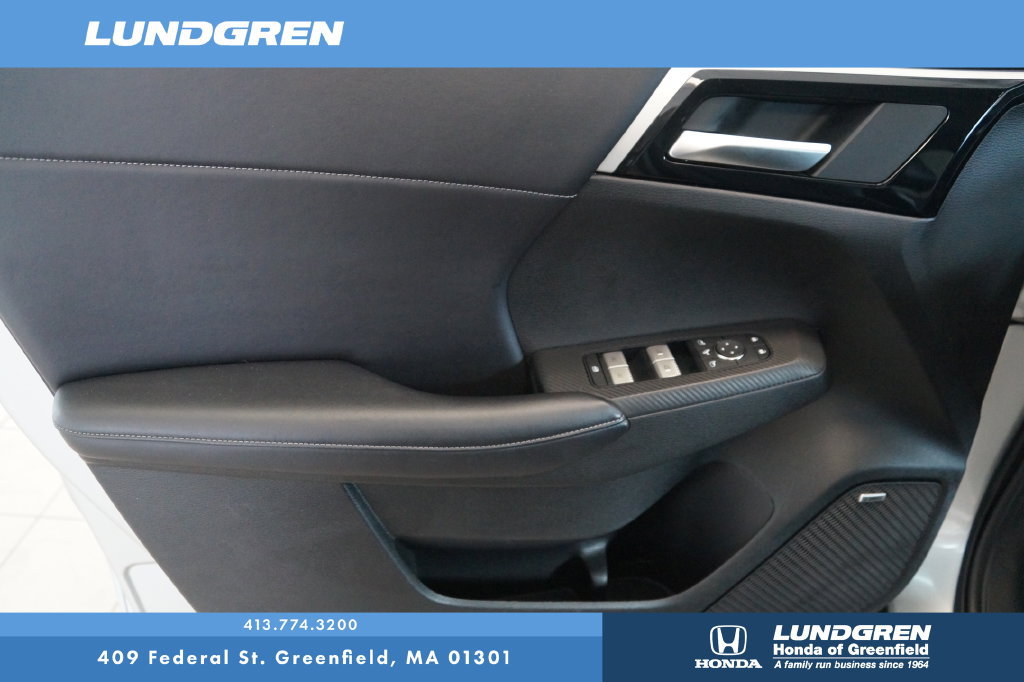 Used 2025 Mitsubishi Outlander AWD image 15