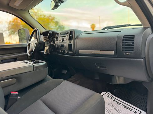 Used 2013 Chevrolet Silverado 2500 LT w/ Interior Plus Package AWD/4WD image 28