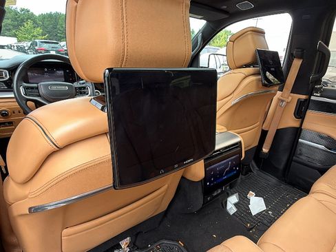 Used 2022 Jeep Grand Wagoneer Series III w/ Rear Seat Video Group 1 AWD/4WD image 27