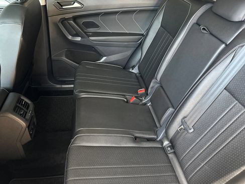 Used 2023 Volkswagen Tiguan SE w/ Panoramic Sunroof Package FWD image 12