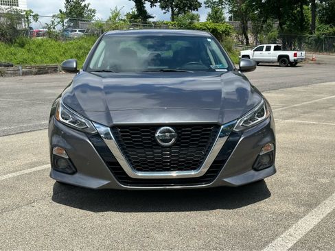 Used 2019 Nissan Altima 2.5 SL FWD image 2