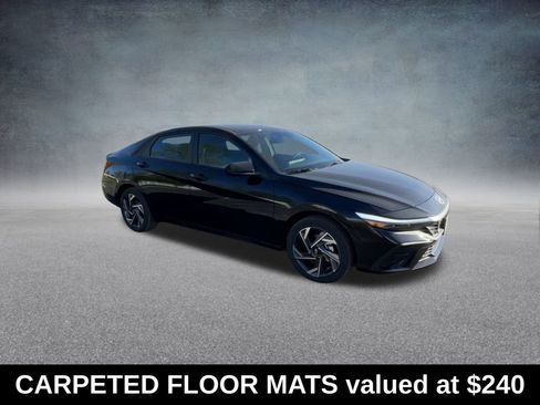 Used 2025 Hyundai Elantra SEL image 2