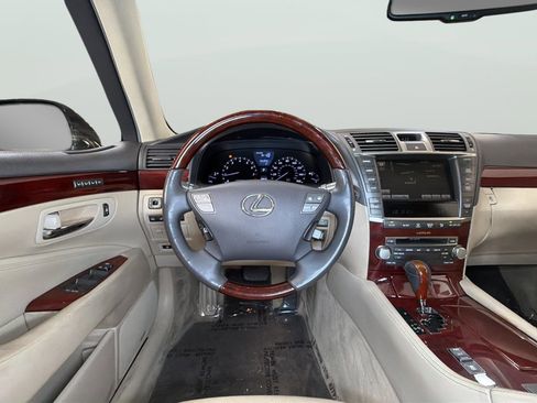 Used 2011 Lexus LS 460 w/ Comfort Pkg RWD image 16