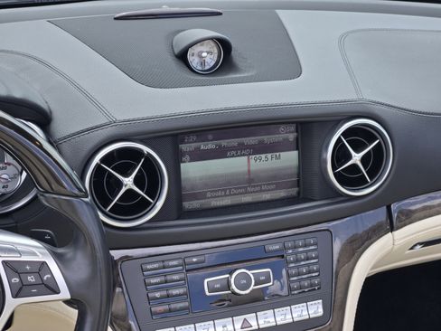 Used 2014 Mercedes-Benz SL 550 image 16