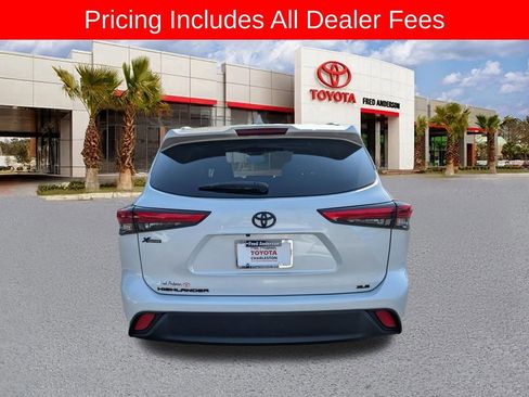 Used 2023 Toyota Highlander XLE FWD image 6