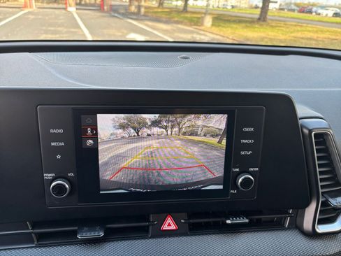 Used 2025 Kia Sportage LX image 20
