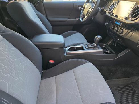 Used 2022 Toyota Tacoma TRD Sport w/ TRD Premium Sport Package RWD image 19