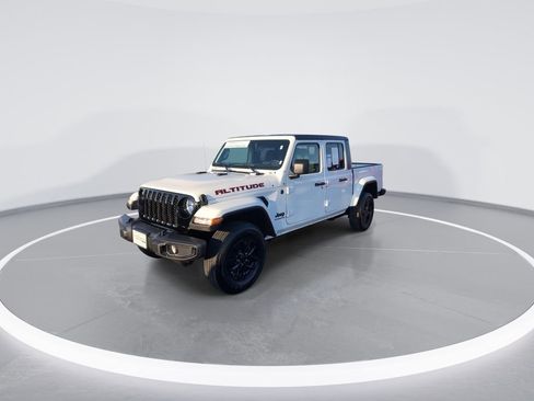Used 2022 Jeep Gladiator Sport image 4
