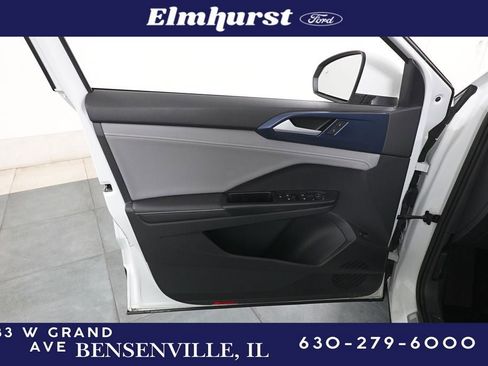 Used 2024 Volkswagen Taos SE image 7