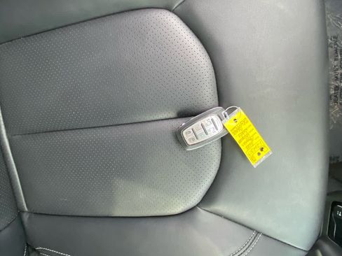 Used 2025 Chrysler Pacifica Select FWD image 37