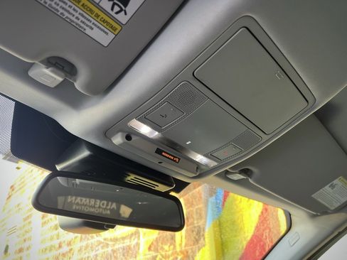 Used 2019 Land Rover Discovery Sport SE image 40