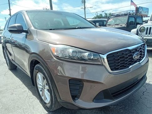 Used 2020 Kia Sorento LX image 4