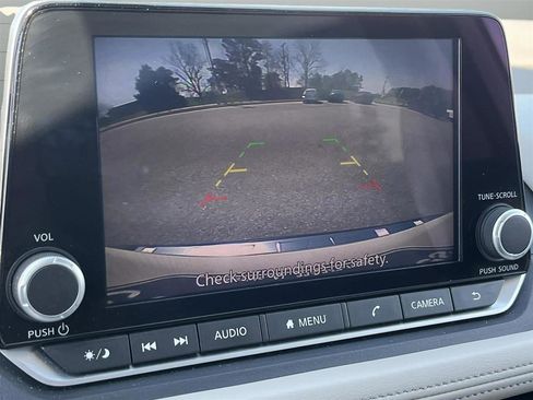 Used 2023 Nissan Rogue SV image 25