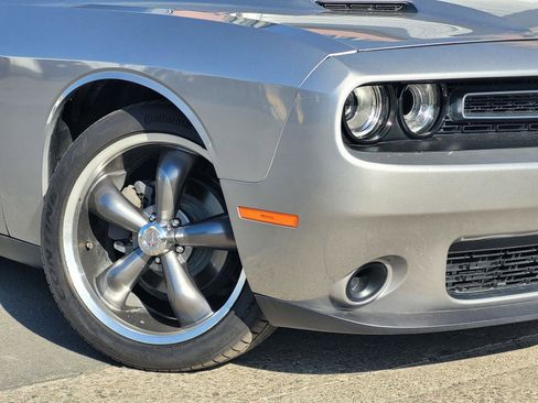 Used 2016 Dodge Challenger SXT image 10