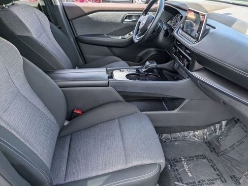 Used 2023 Nissan Rogue SV image 30