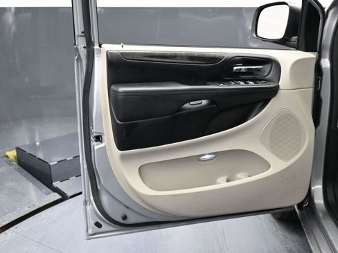 Used 2017 Dodge Grand Caravan SE w/ Power Window Group image 36