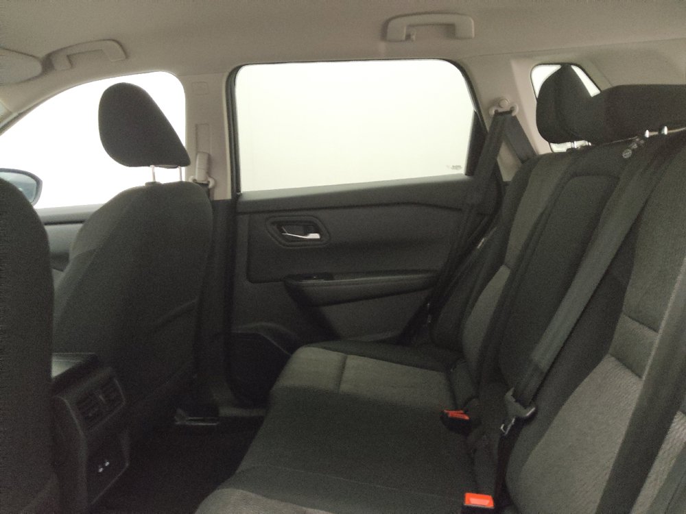 Used 2025 Nissan Rogue SV AWD/4WD image 18
