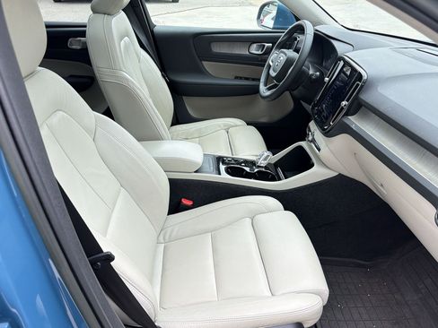 Used 2023 Volvo XC40 B5 Ultimate w/ Protection Package Premier image 30