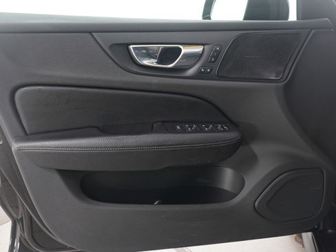 Used 2020 Volvo V60 T5 Cross Country image 24