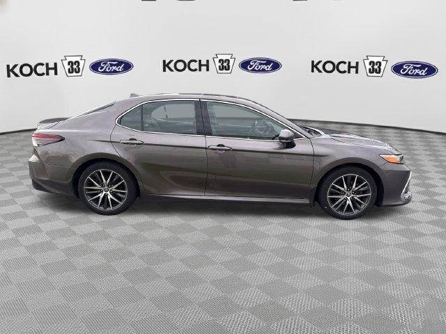 Used 2022 Toyota Camry XLE w/ Navigation Upgrade Package FWD image 7