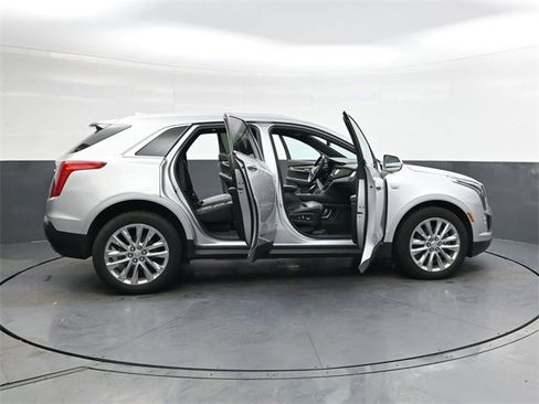 Used 2017 Cadillac XT5 Platinum image 31