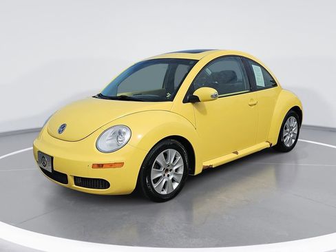 Used 2010 Volkswagen Beetle Coupe FWD image 9