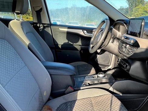Used 2020 Ford Escape SE image 10