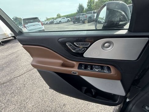 Used 2022 Lincoln Aviator Grand Touring w/ Equipment Group 301A AWD/4WD image 29