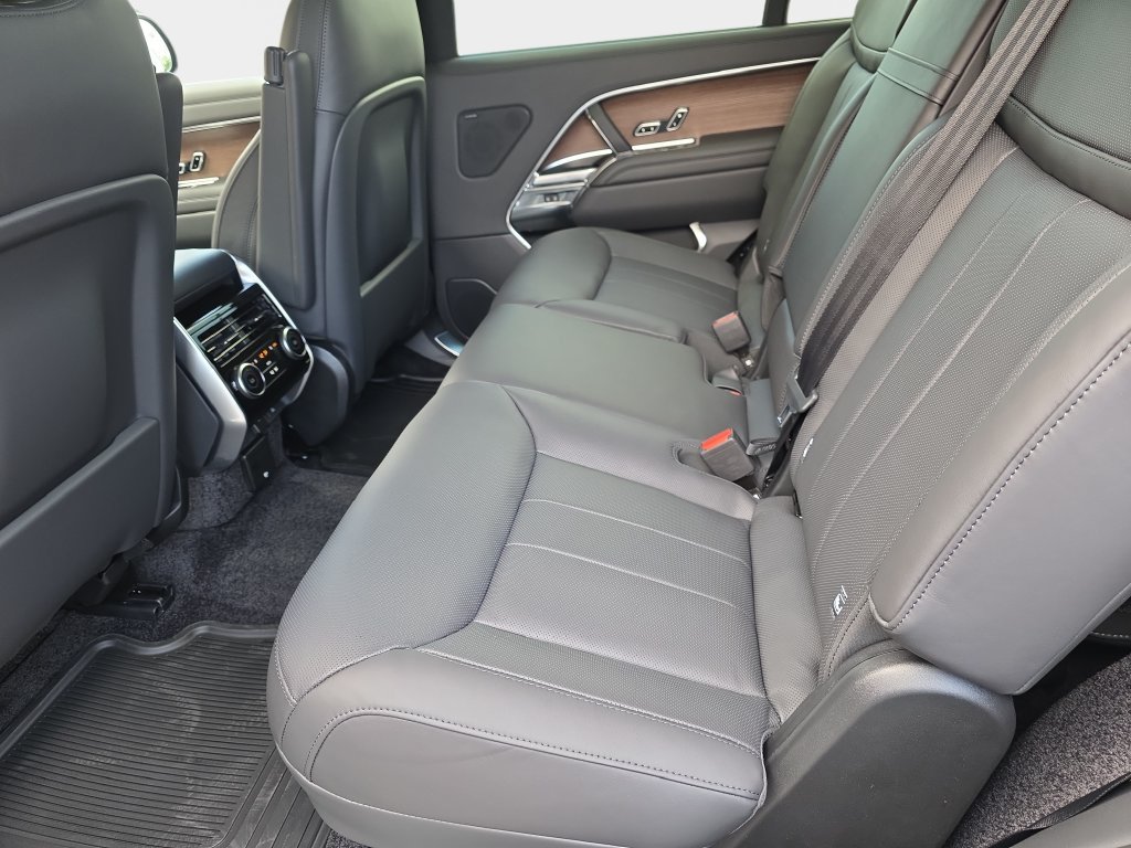 New 2026 Land Rover Range Rover Long Wheelbase SE AWD/4WD image 11
