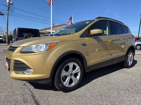 Used 2014 Ford Escape SE w/ Equipment Group 201A FWD image 3