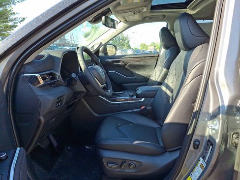 Used 2026 Toyota Highlander Limited AWD/4WD image 20