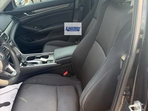 Used 2018 Honda Accord LX image 10