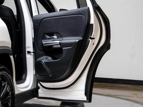 Used 2023 Mercedes-Benz GLA 250 w/ Premium Package image 45